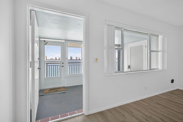 100 Shore 307 Court 307, North Palm Beach, FL 33408