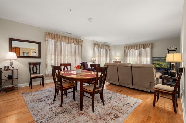248 Albion St 324, Wakefield, MA 01880
