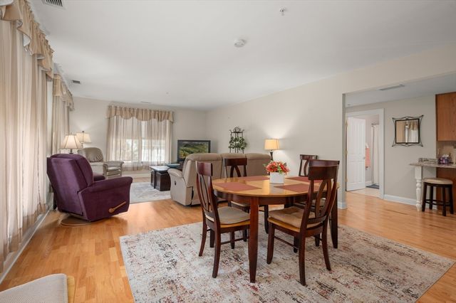 248 Albion St 324, Wakefield, MA 01880