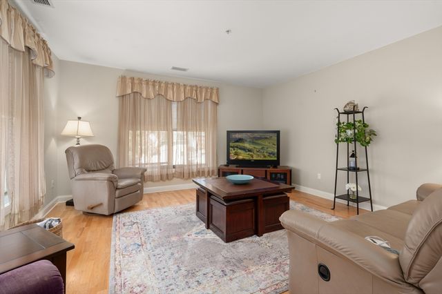 248 Albion St 324, Wakefield, MA 01880