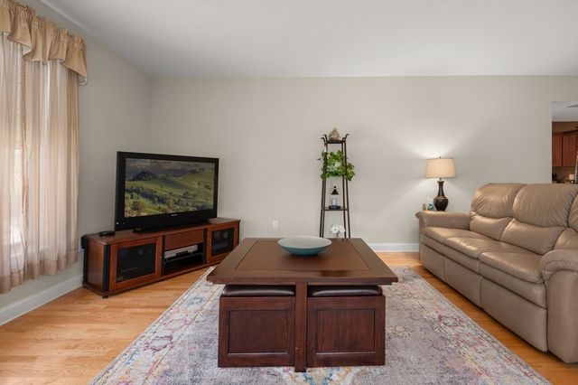 248 Albion St 324, Wakefield, MA 01880