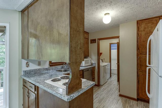 6225 Oak Ridge Drive, Flowery Branch, GA 30542
