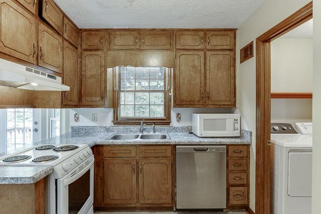 6225 Oak Ridge Drive, Flowery Branch, GA 30542