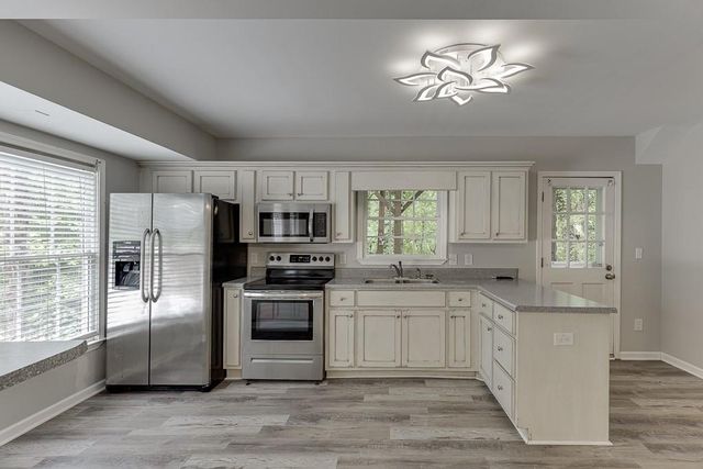 6225 Oak Ridge Drive, Flowery Branch, GA 30542