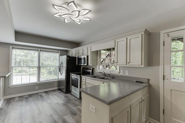 6225 Oak Ridge Drive, Flowery Branch, GA 30542