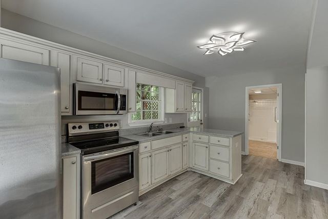6225 Oak Ridge Drive, Flowery Branch, GA 30542