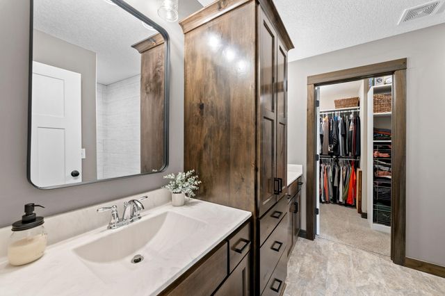 1045 Bellaire Boulevard NW, Isanti, MN 55040