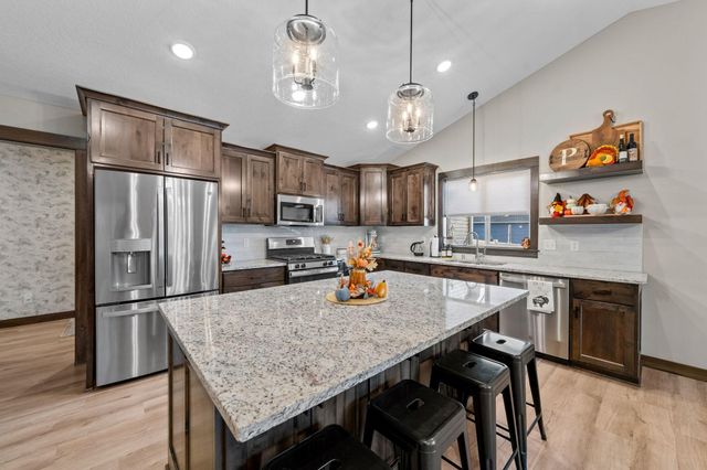 1045 Bellaire Boulevard NW, Isanti, MN 55040