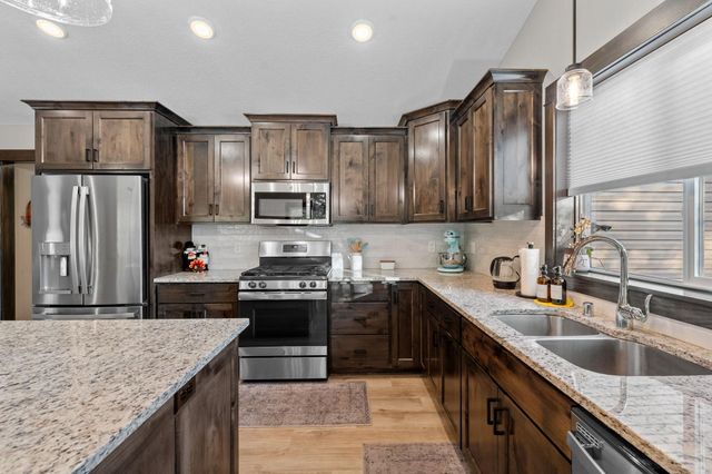 1045 Bellaire Boulevard NW, Isanti, MN 55040