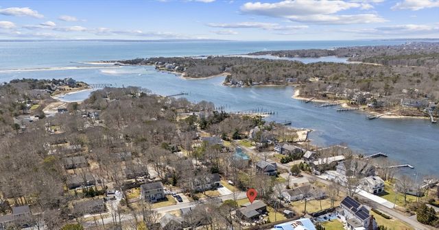 10 Knollwood Dr, Falmouth, MA 02536