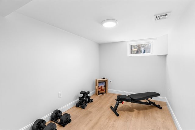 10 Knollwood Dr, Falmouth, MA 02536