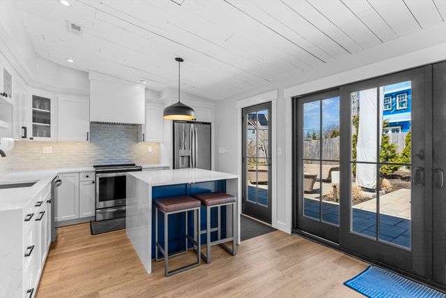 10 Knollwood Dr, Falmouth, MA 02536