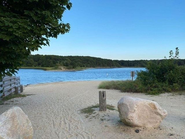10 Knollwood Dr, Falmouth, MA 02536
