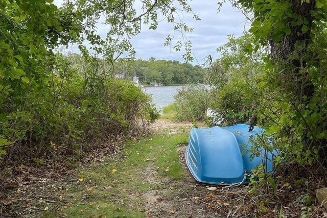 10 Knollwood Dr, Falmouth, MA 02536