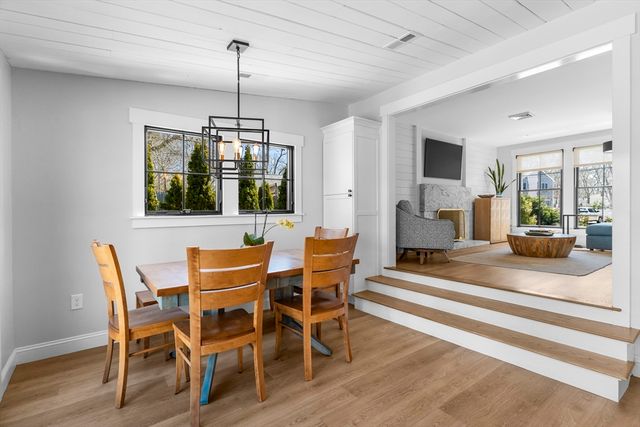 10 Knollwood Dr, Falmouth, MA 02536