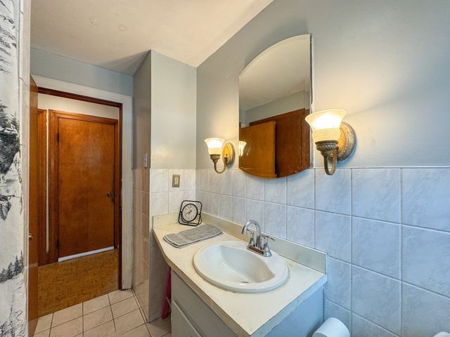 18 Woodland Cir, Methuen, MA 01844
