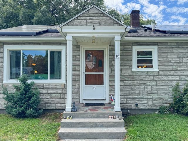 18 Woodland Cir, Methuen, MA 01844