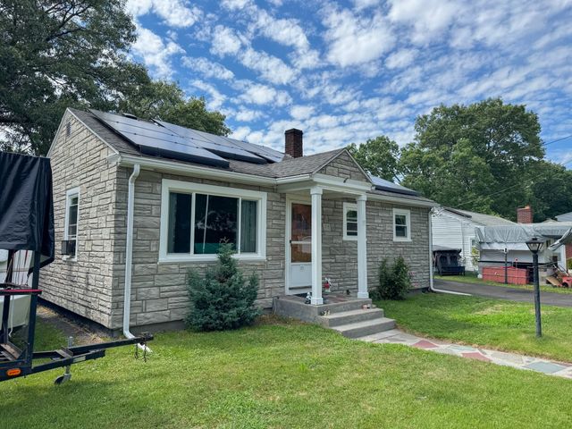 18 Woodland Cir, Methuen, MA 01844