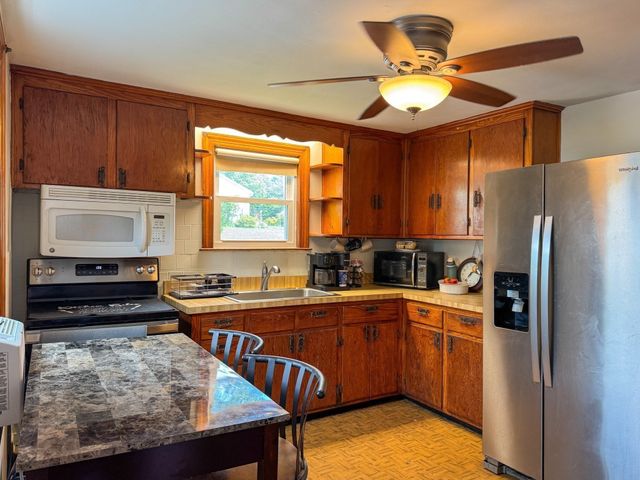 18 Woodland Cir, Methuen, MA 01844