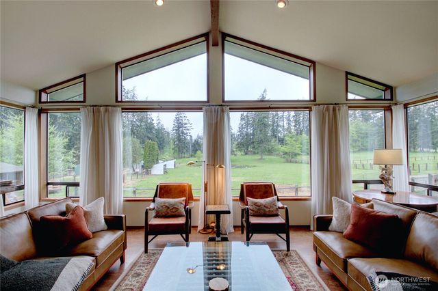 2259 Happy Valley Road, Oak Harbor, WA 98277