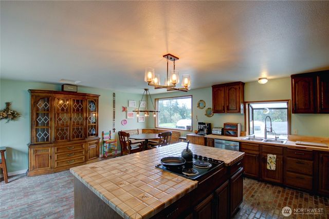 2259 Happy Valley Road, Oak Harbor, WA 98277