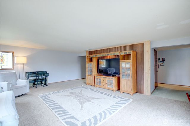 2259 Happy Valley Road, Oak Harbor, WA 98277