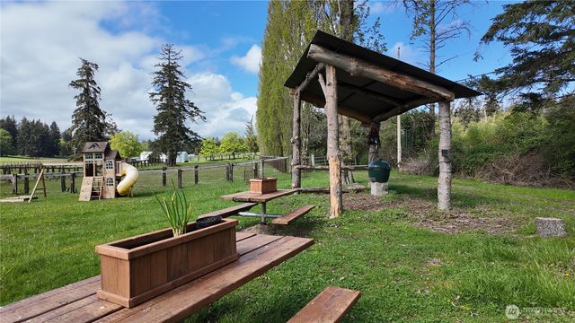 2259 Happy Valley Road, Oak Harbor, WA 98277