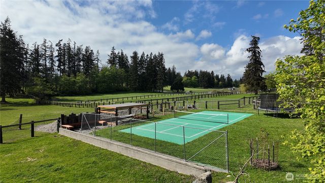 2259 Happy Valley Road, Oak Harbor, WA 98277