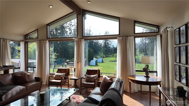 2259 Happy Valley Road, Oak Harbor, WA 98277