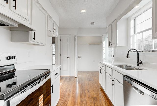 7886 MARSHA WOODS DR, Memphis, TN 38125