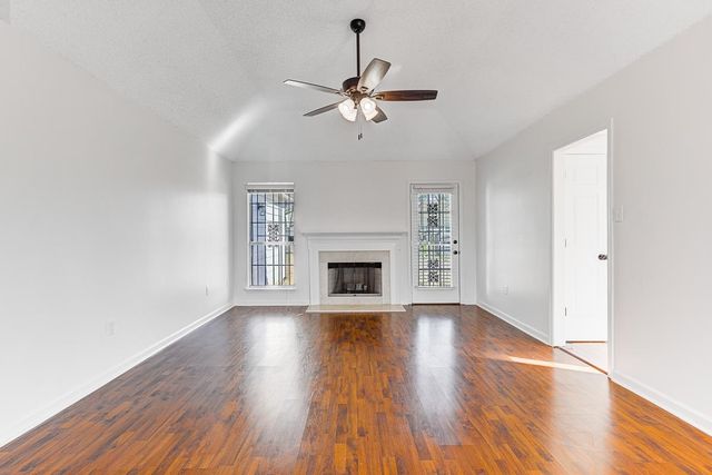 7886 MARSHA WOODS DR, Memphis, TN 38125