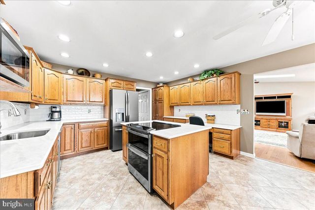 300 SLEEPY HOLLOW RD, Nottingham, PA 19362