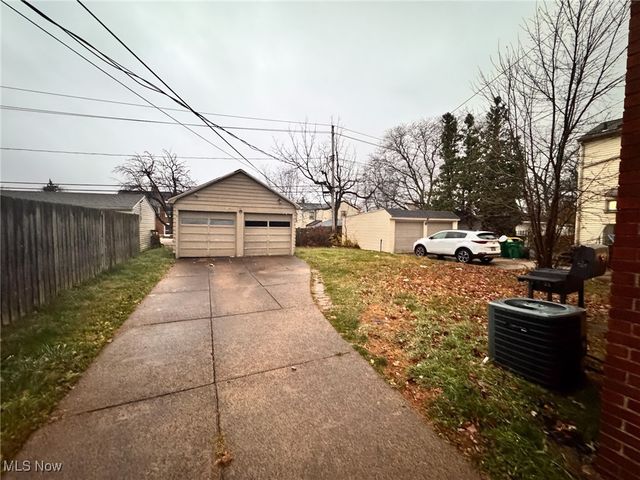 20612 Hillgrove Avenue, Maple Heights, OH 44137