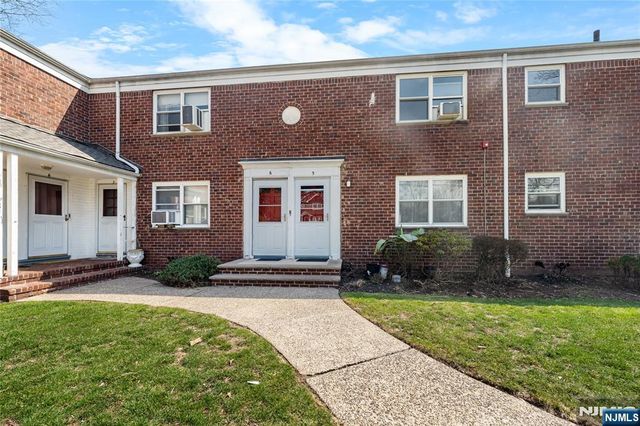 418 Esplanade 6, Hackensack, NJ 07601