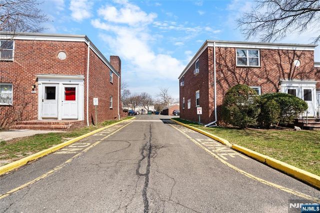 418 Esplanade 6, Hackensack, NJ 07601