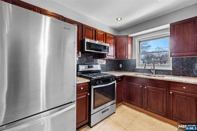 418 Esplanade 6, Hackensack, NJ 07601