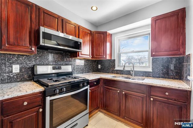 418 Esplanade 6, Hackensack, NJ 07601