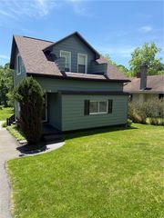 952 Hulton Rd, Penn Hills, PA 15147