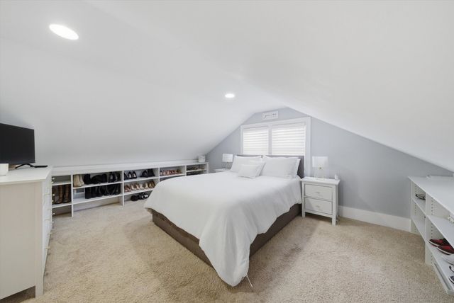 6126 W Roscoe Street, Chicago, IL 60634