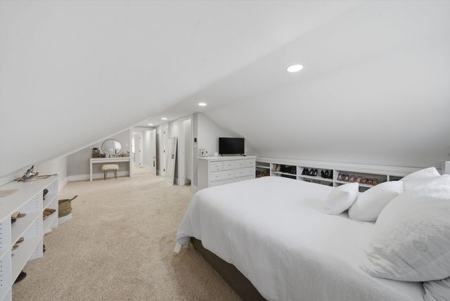 6126 W Roscoe Street, Chicago, IL 60634