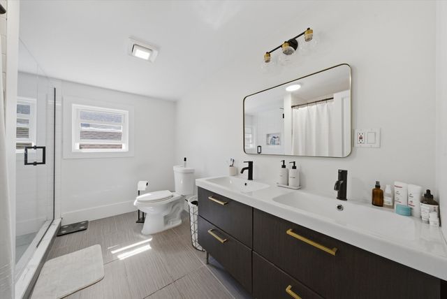 6126 W Roscoe Street, Chicago, IL 60634