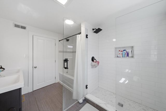 6126 W Roscoe Street, Chicago, IL 60634