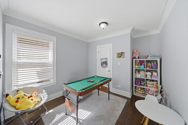 6126 W Roscoe Street, Chicago, IL 60634