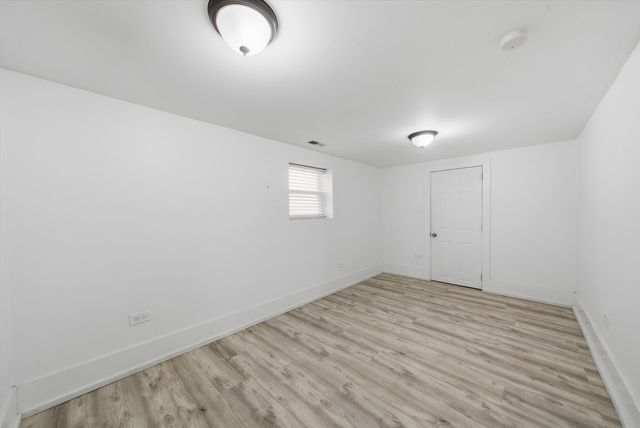 6126 W Roscoe Street, Chicago, IL 60634