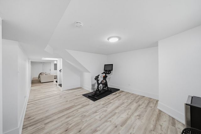 6126 W Roscoe Street, Chicago, IL 60634