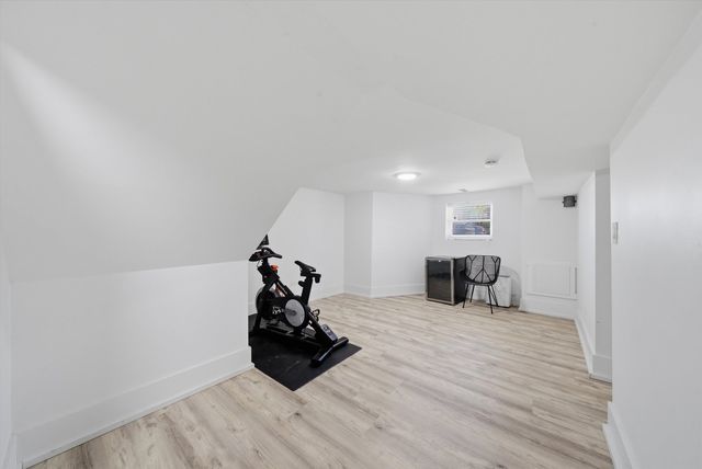 6126 W Roscoe Street, Chicago, IL 60634
