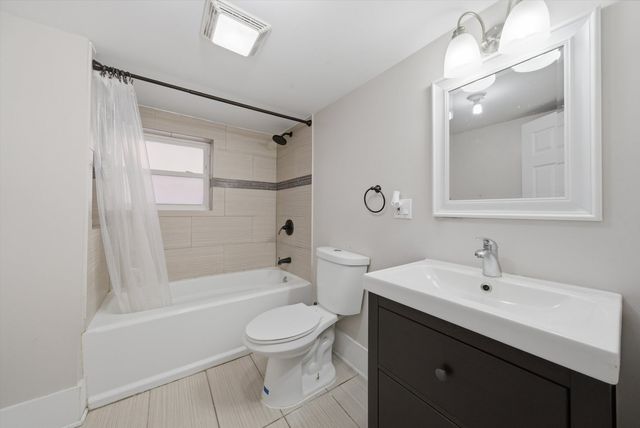6126 W Roscoe Street, Chicago, IL 60634