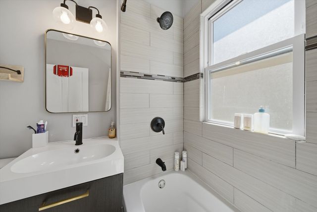 6126 W Roscoe Street, Chicago, IL 60634