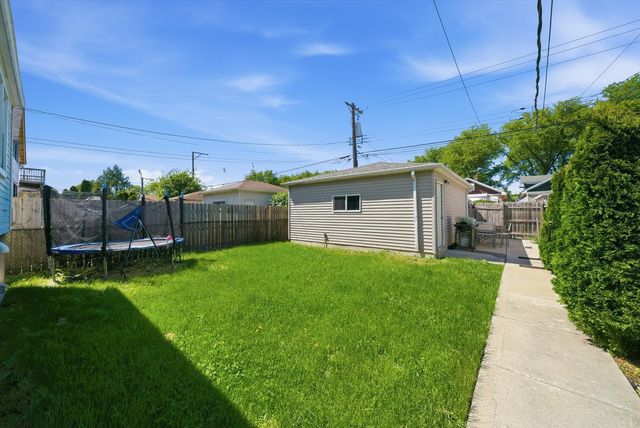 6126 W Roscoe Street, Chicago, IL 60634