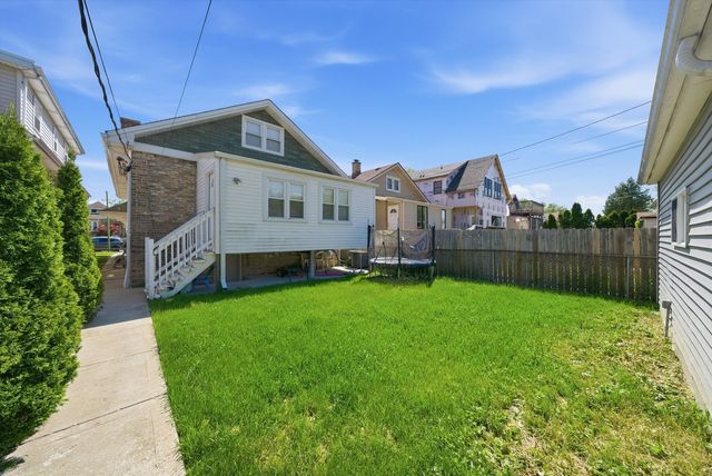 6126 W Roscoe Street, Chicago, IL 60634